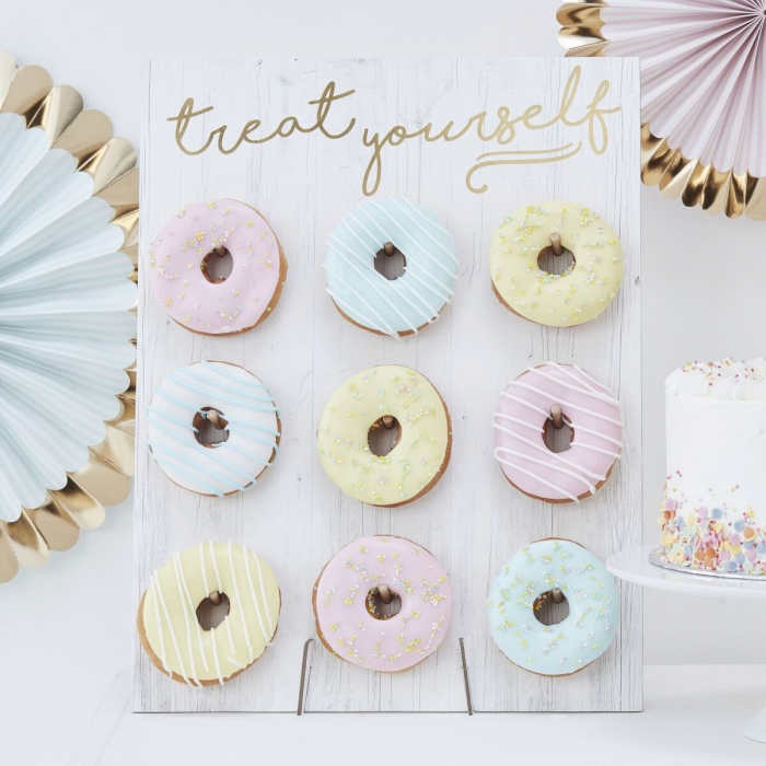 Donut Wall Treat Yourself Vit, Kakställ - Pick & Mix Pastel