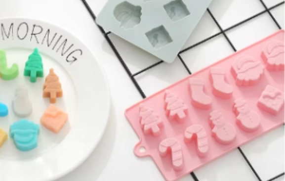 Julgran, Stav, Strumpor & Snögubbe Silikonform - Bakecake